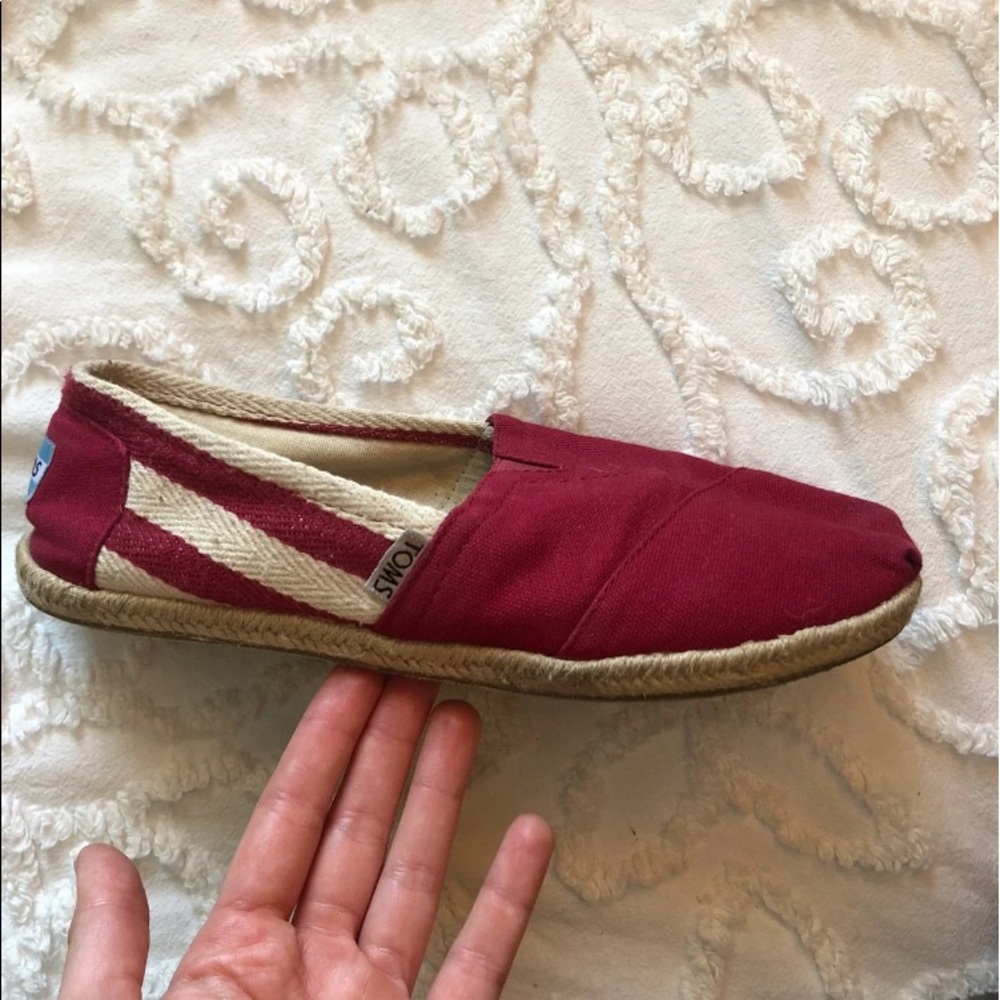 Red Stripe Toms Sz. 7